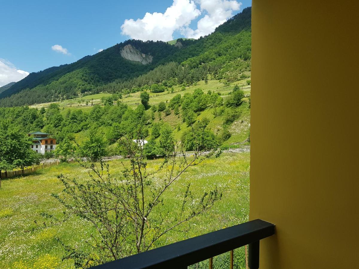 Hilltop Местія Екстер'єр фото